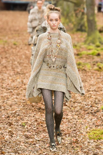 Look 53